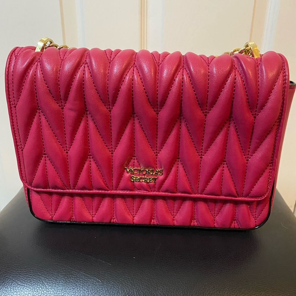 Victoria's Secret Pink Quilted Women's Bag with free pink earrings